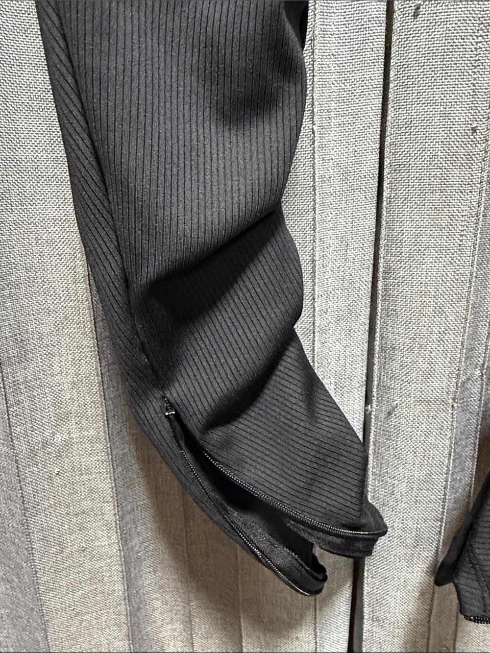 ALO Black High-Rise Athletic Leggings - Picture 3 of 4